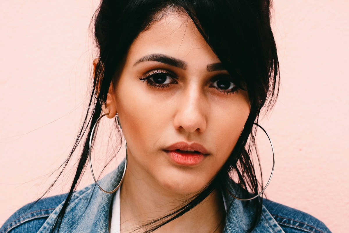Latino sample photo for Face Analyzer use cases